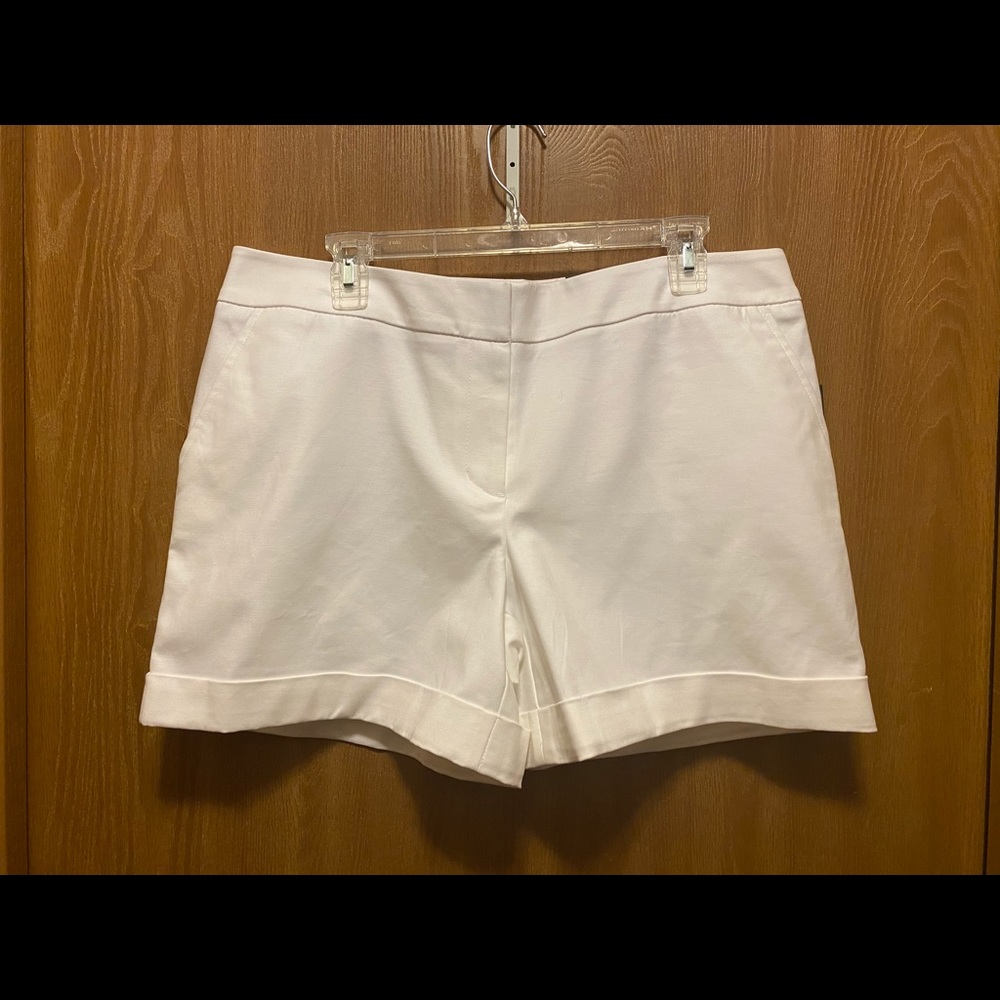 Kohl’s Apt. 9 White Dressy Short